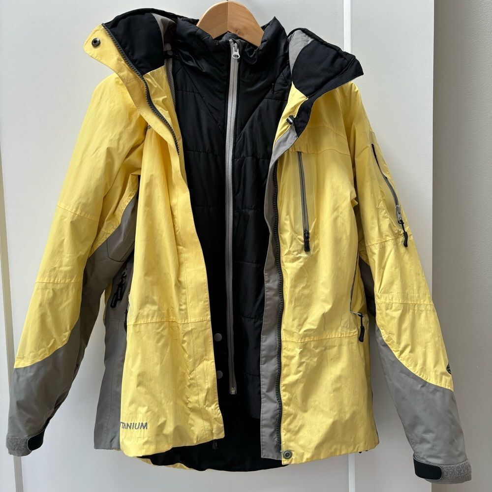 Columbia Titanium yellow waterproof ski coat w removable puffer jacket size M